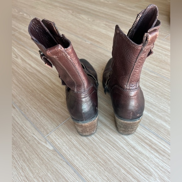 Cute ankle cowboy/ish leather boots - Picture 2 of 5